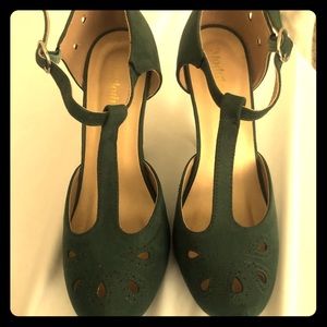 Green mod cloth heels